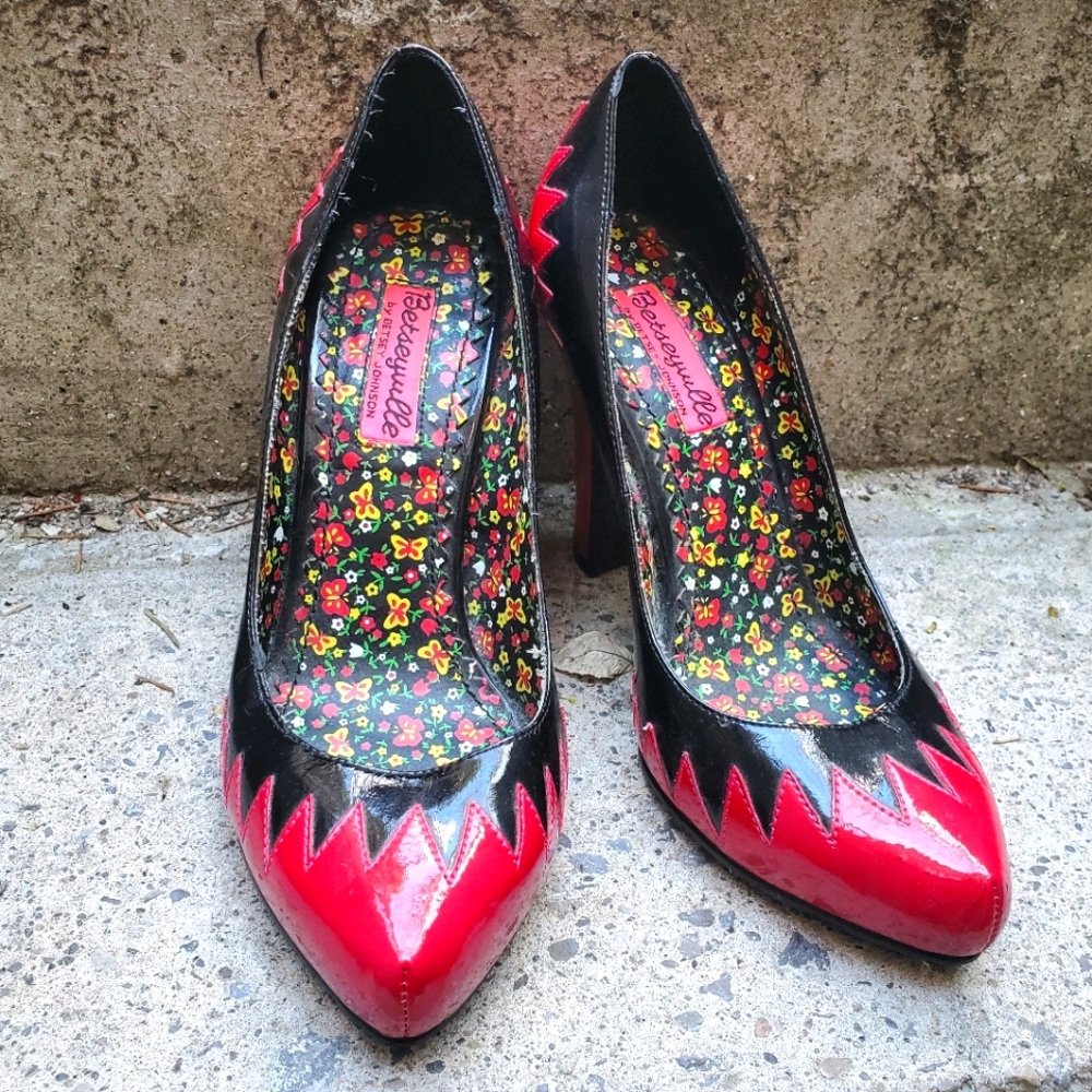 Betsey Johnson pink+black heels